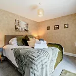 3 Bed In Whitby Oc-92012 *