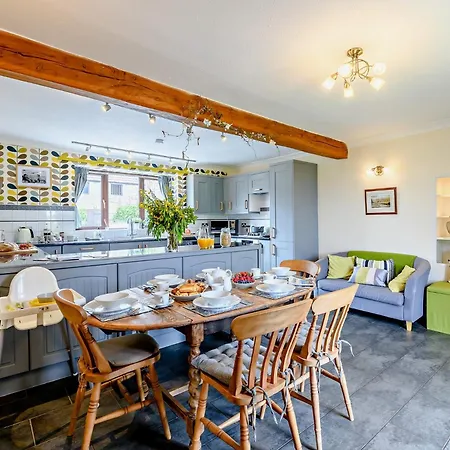 Holiday home 3 Bed In Whitby 92012 *